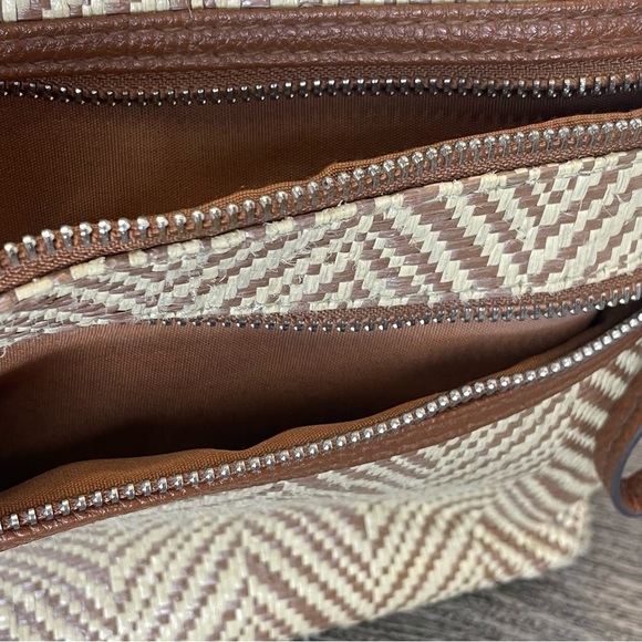 Brown Chevron Crossbody Bag. Weaved purse. Ink stains interior pocket. Pre-own. - Picture 5 of 12